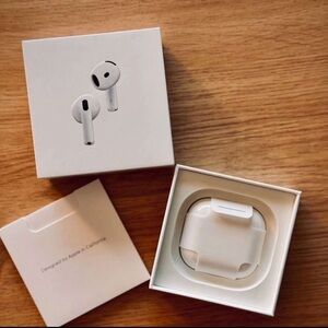 Apple AirPods with Charging Case Gen 4